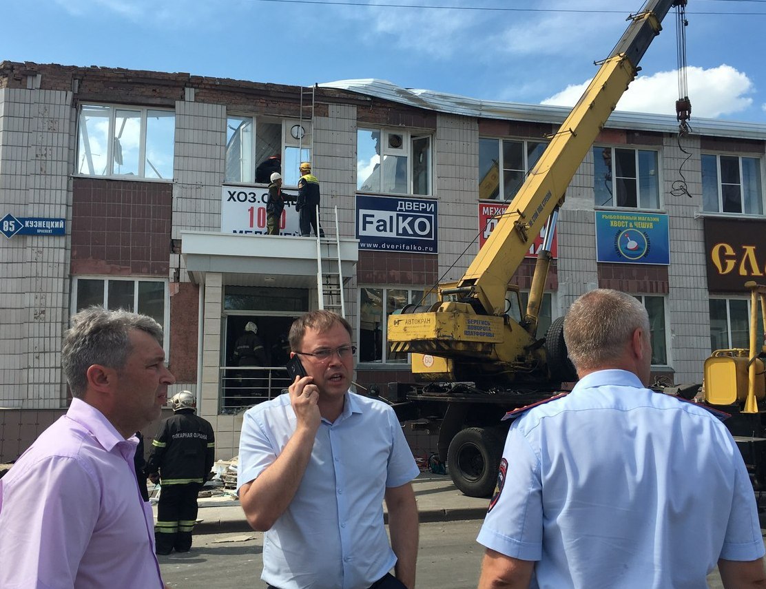 ЧП в Кемерово: обрушилась кровля здания