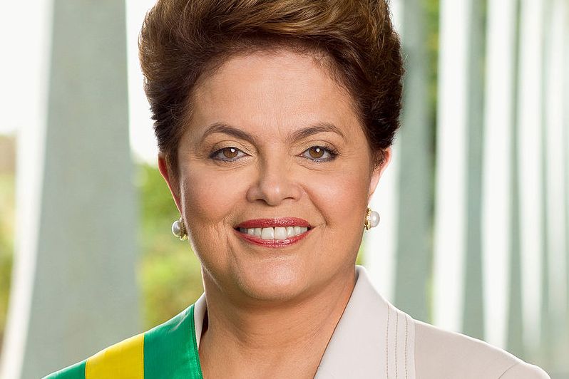Сенат Бразилии отстранил президента Дилму Русеф от должности
