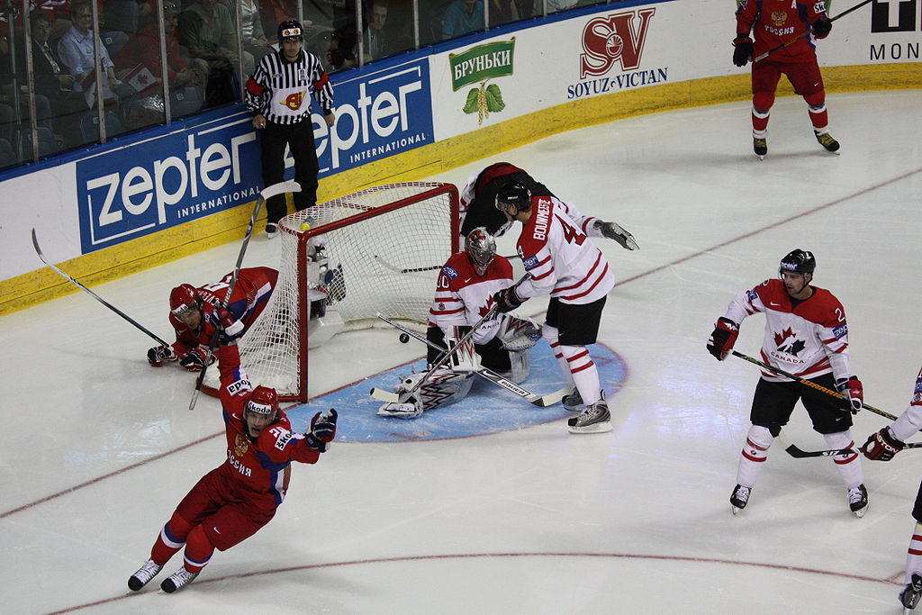 Сборная России по хоккею обыграла команду Северной Америки со счетом 4:3