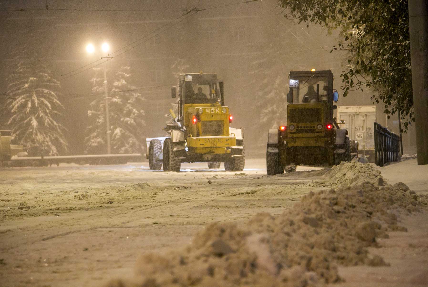 Новосибирск засыпало снегом