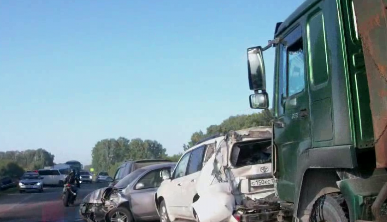 Хроника столкновений: 12 машин попали в аварию под Новосибирском