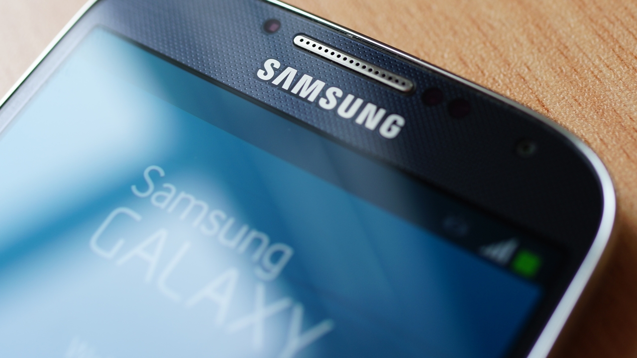 Samsung скинула цену на смартфоны в России