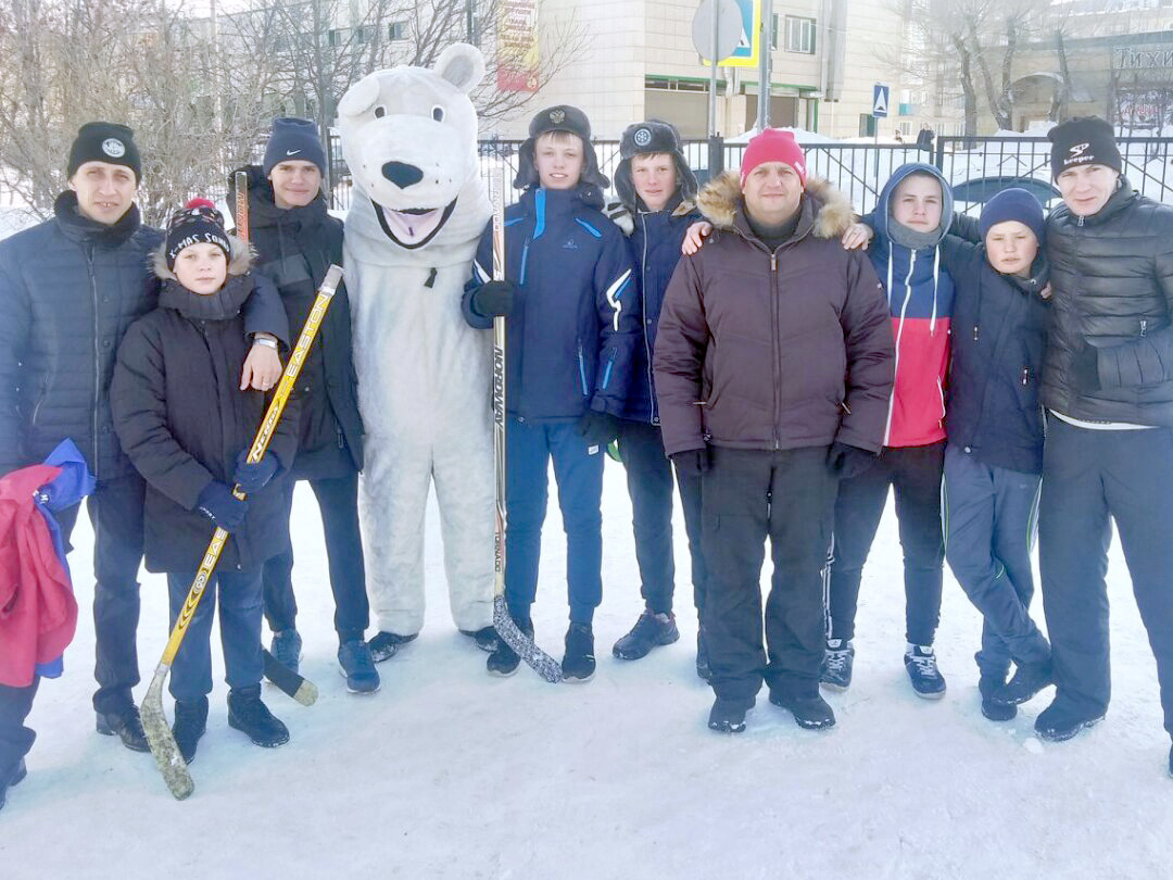 «Белый мишка»: Дворовый хоккей на вырост
