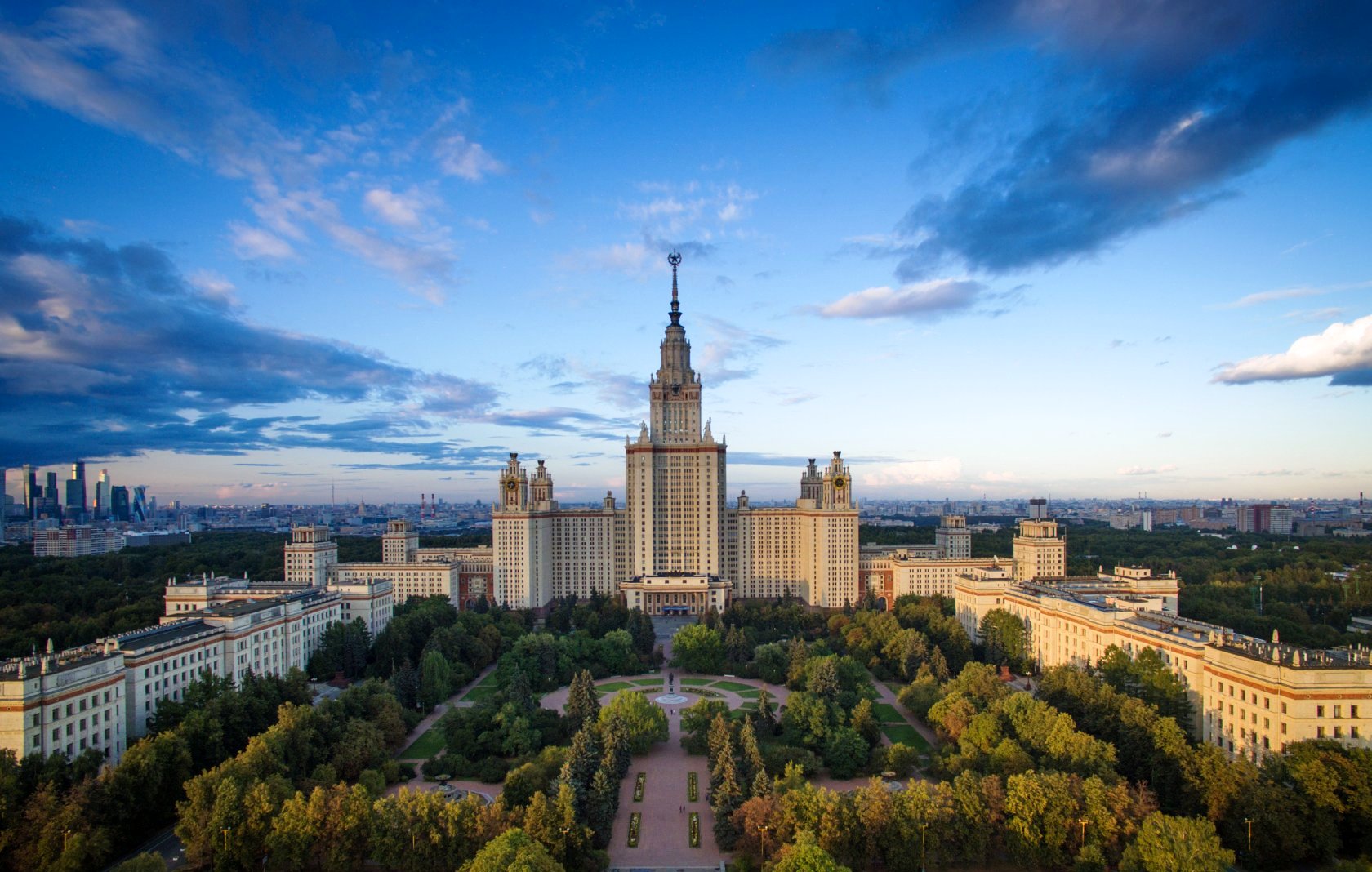 Цена однокомнатной квартиры в Новосибирске соответствует стоимости учебы в МГУ