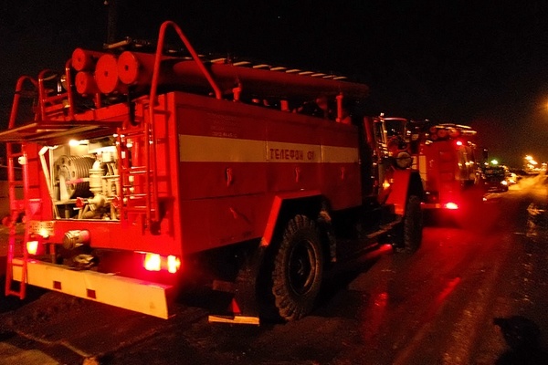Из ночного пожара в Октябрьском районе Новосибирска спаслись 12 человек