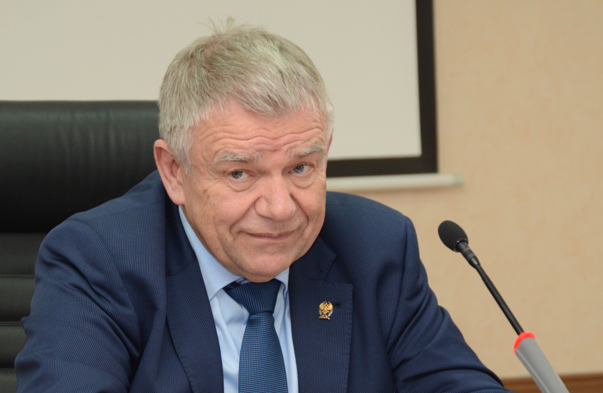 Председатель СО РАН подписал письмо в защиту уволенного директора ЖКУ