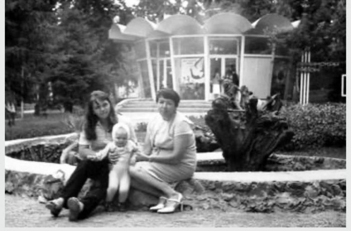 Архивное фото: Нарымский сквер, 70-е годы. 