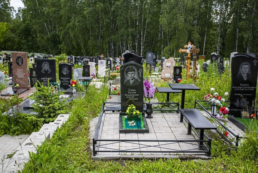 Торговлю венками и надгробиями на кладбищах Новосибирска запретят