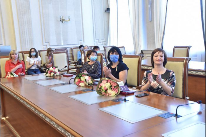 Церемония награждения многодетных матерей Новосибирской области знаками отличия "За материнскую доблесть"