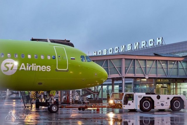 Разрешить международные полеты из Толмачево требуют «Новапорт» и S7