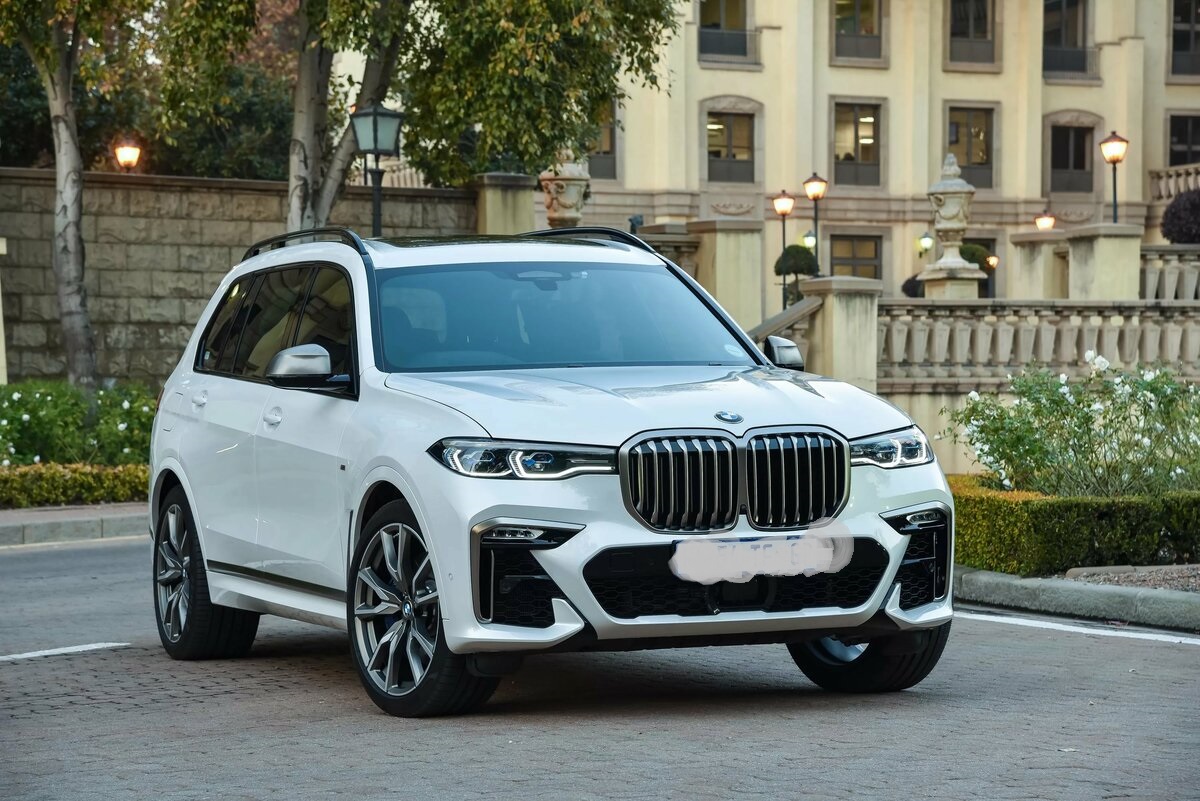 Налоговая арестовала BMW X7 новосибирца за долг в 3,1 млн рублей