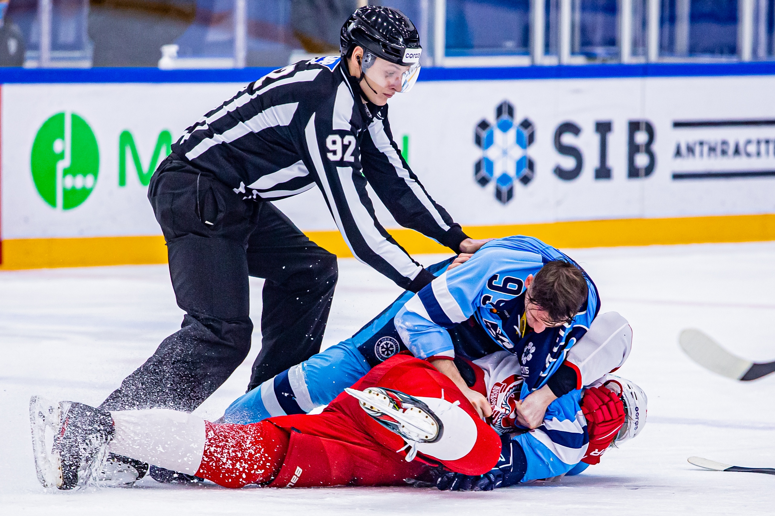 Неожиданный финал хоккейного матча «Сибирь» — «Витязь»: болельщики в шоке