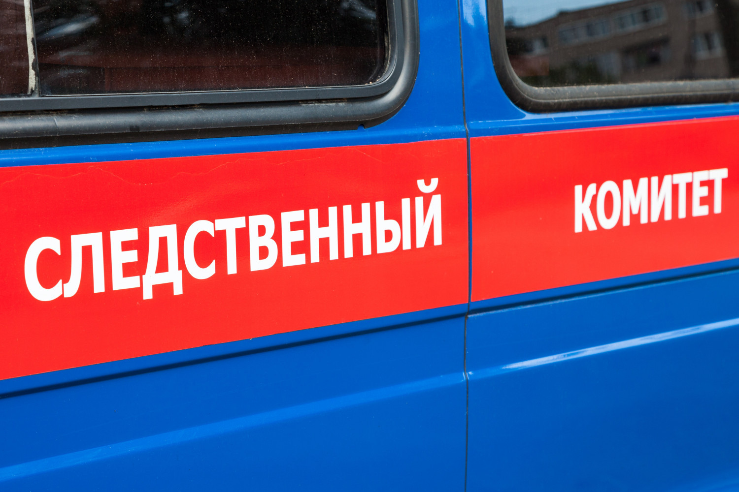 Новосибирский следком займется пенсионером, живущем в подъезде