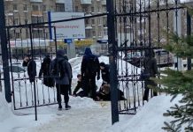 В Новосибирске молодого мужчину убили перед зданием университета