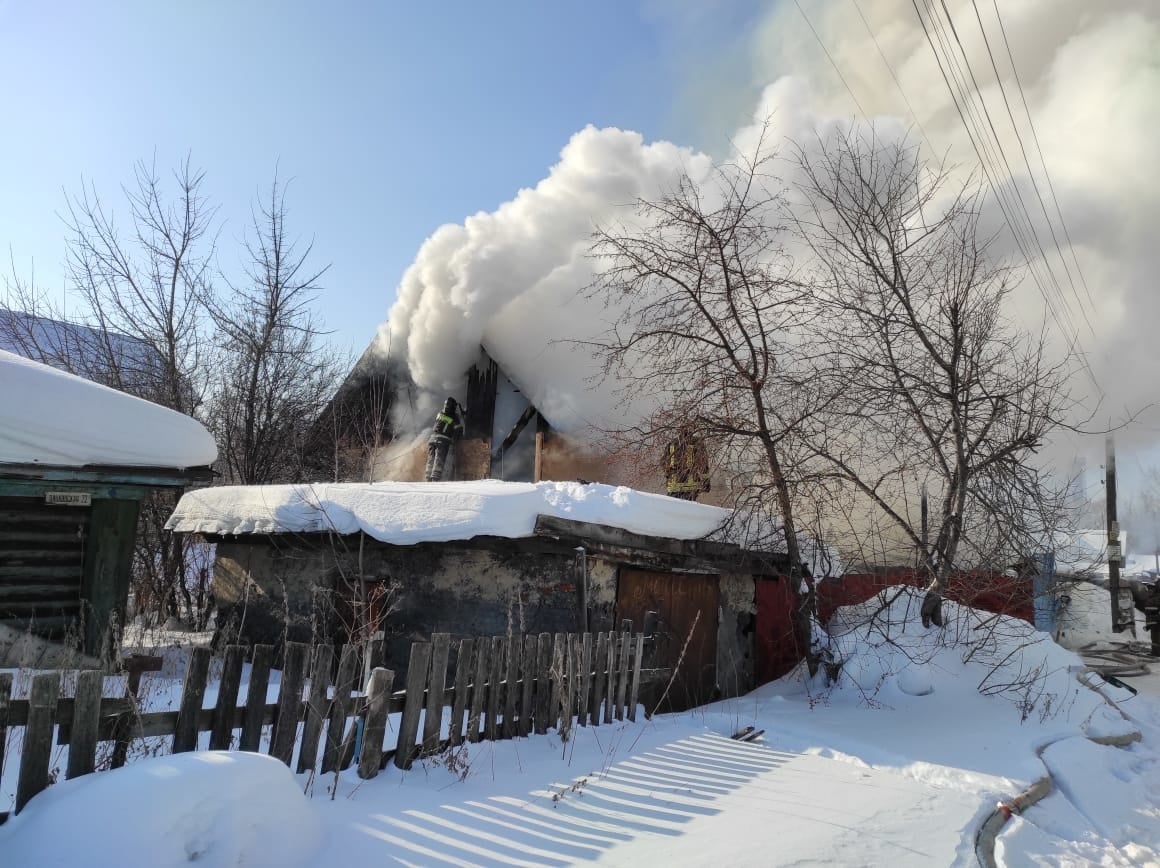 Андрей Травников поручил помочь пострадавшей при пожаре многодетной семье