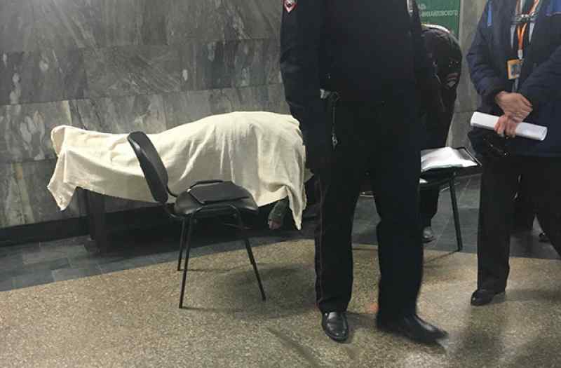 Человек умер на станции метро «Речной вокзал» в Новосибирске