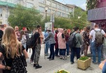 Необычная выставка в новосибирском секс-шопе привлекла толпы горожан