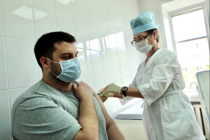 В Новосибирске открылся круглосуточный пункт вакцинации от COVID-19