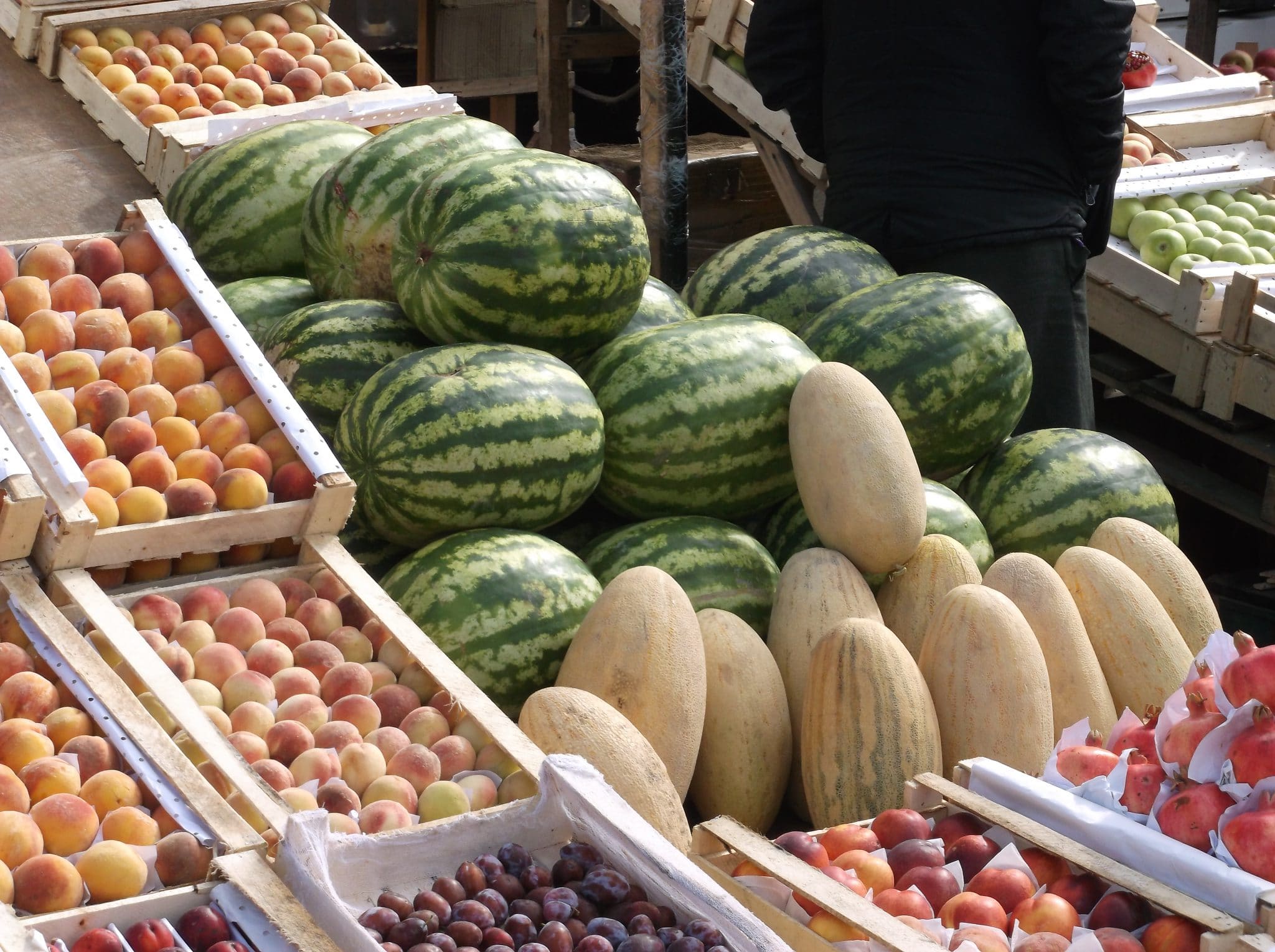 Куплю овощи новосибирск. Овощной рынок. Овощи и фрукты на рынке. Оптовый рынок. Овощи на рынке.