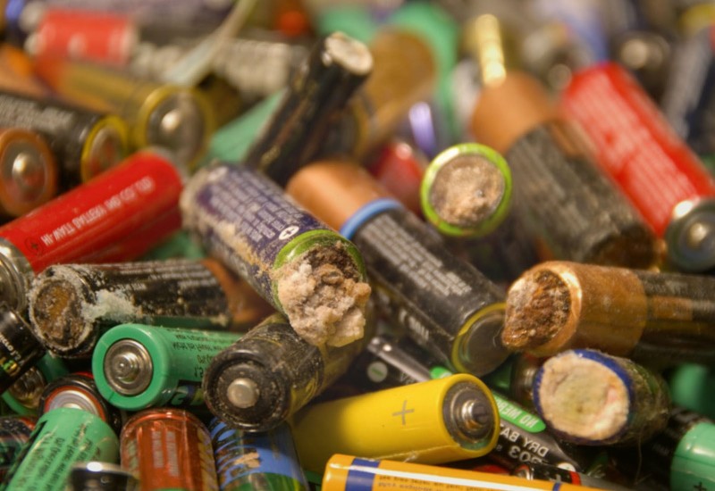 Более тонны батареек и крышек сдали новосибирцы за три месяца