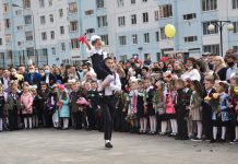 Мэр Новосибирска пожелал первоклашкам быть конкурентоспособными