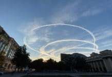 Необычный след оставил «Boeing 747» в небе над Новосибирском