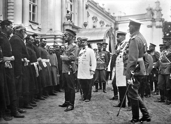 Представление в Киеве Николаю II крестьянских депутаций в августе 1911 года (в присутствии П. Столыпина)