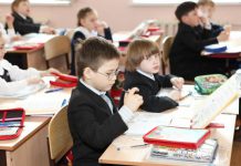 Министр образования НСО ответил на жалобы на «третью смену» в школах