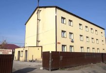 Отец знаменитого блогера Давида Манукяна продолжает отстаивать свою трехэтажку