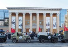 Власти признали несанкционированной экспозицию о падении Берлинской стены у «Победы»