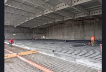 На арене ЛДС начали обустраивать основание ледового корта