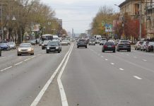 На гостевом маршруте по улице Титова уберут парковки