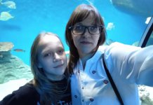 Девочка из Новосибирска, которой воткнули угольник в глаз, сменит школу