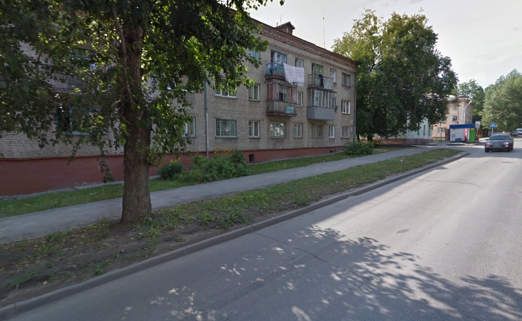 В Новосибирске завод-банкрот продает общежитие вместе с жильцами