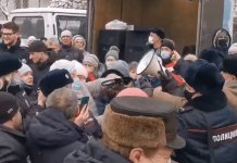 Столкновения жителей с полицией произошли на МЖК