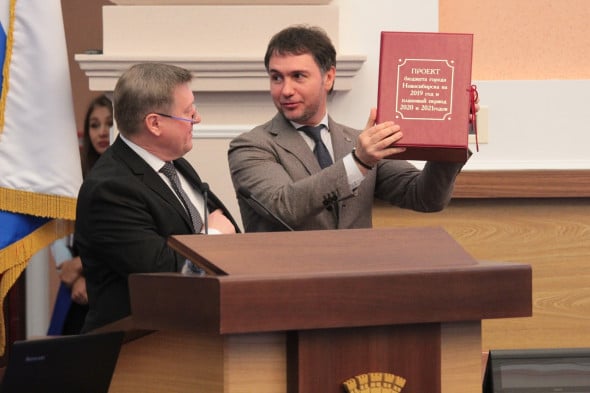 Новосибирское ноу хау: Второе чтение бюджета начали до первого