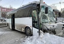 Автобус с детьми угодил в ДТП в центре Новосибирска