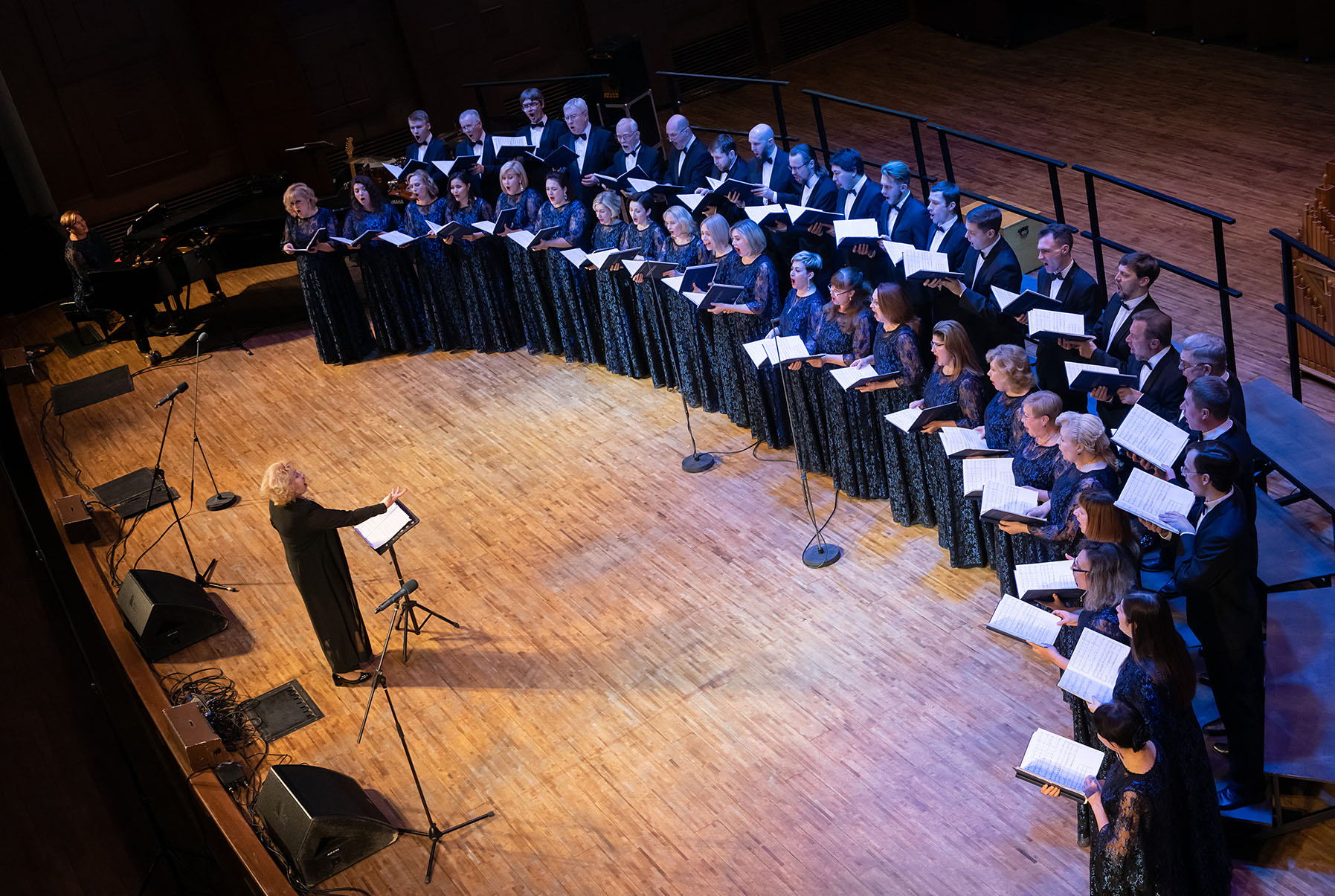 Фестиваль «Мартовский код» открылся концертом Новосибирской хоровой капеллы «Сны Леонардо»