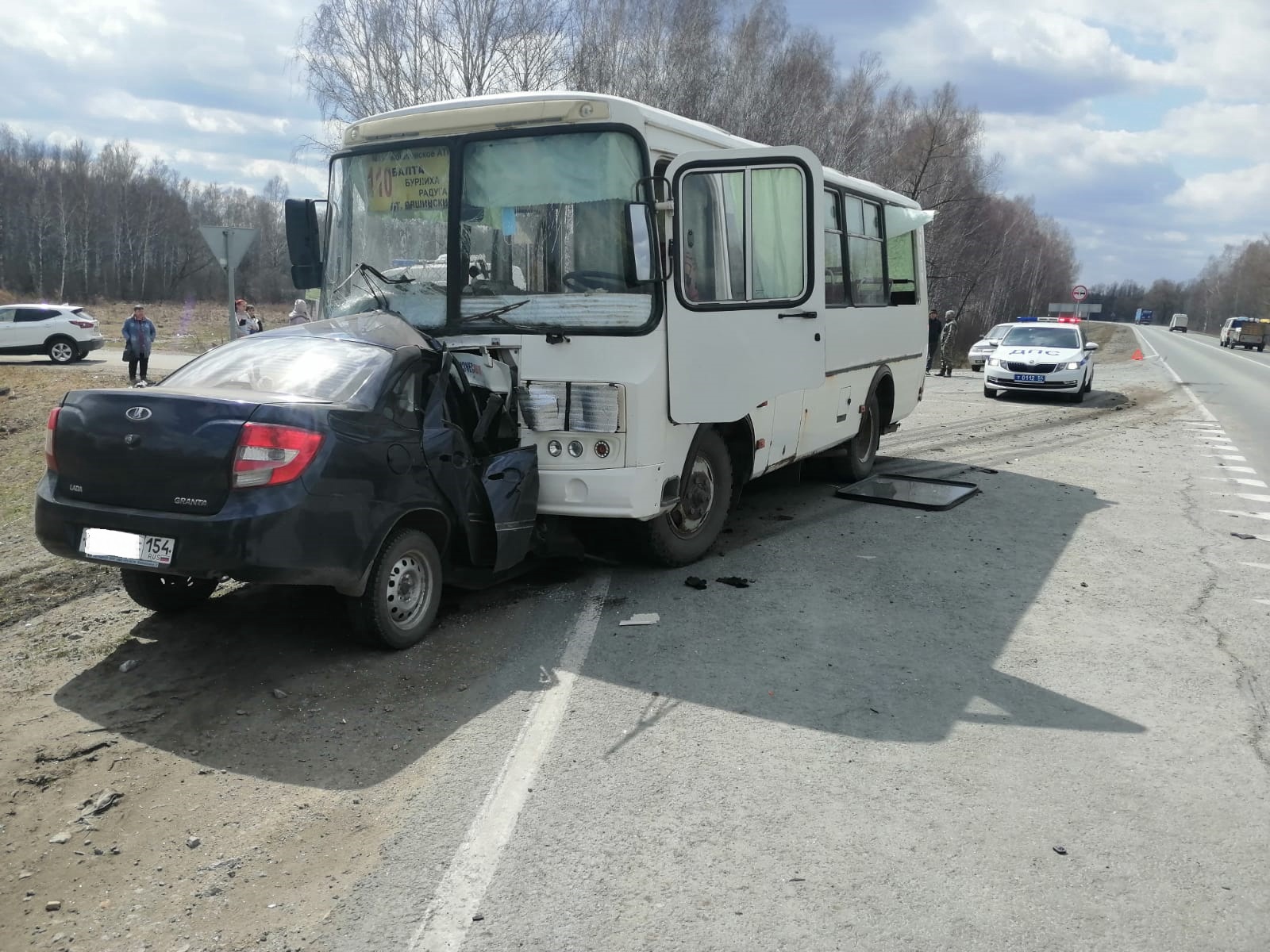 Под Новосибирском человек погиб при лобовом столкновении с автобусом