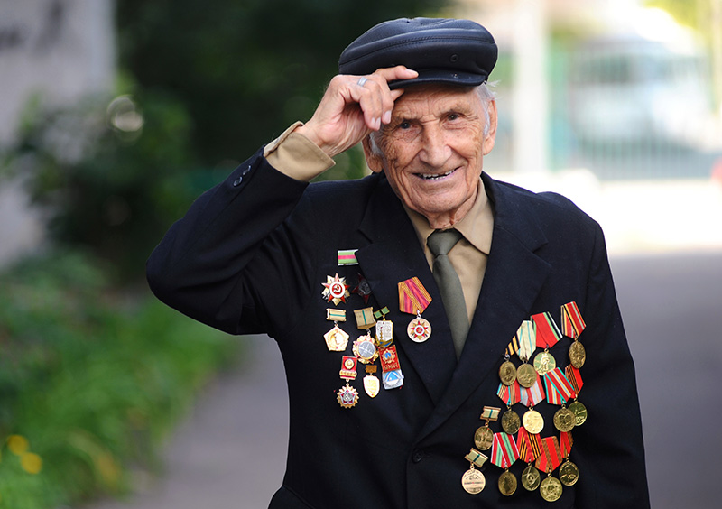Инвалиды и участники Великой Отечественной войны начали получать единовременные выплаты ко Дню Победы