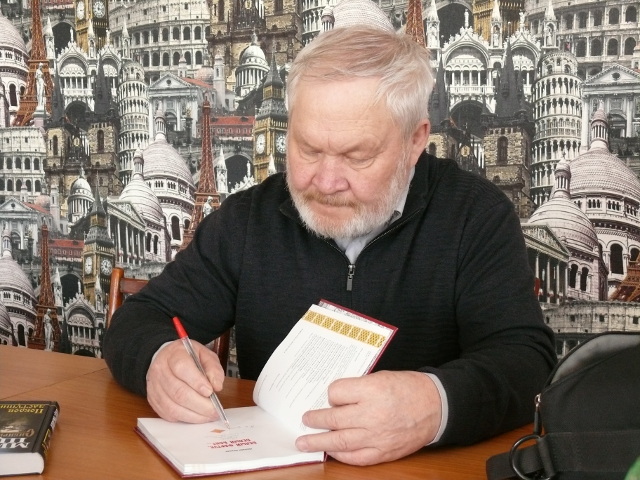 Михаил Щукин: Образно выражаясь, «золотые маски», которые лепили власти, оказались сорванными