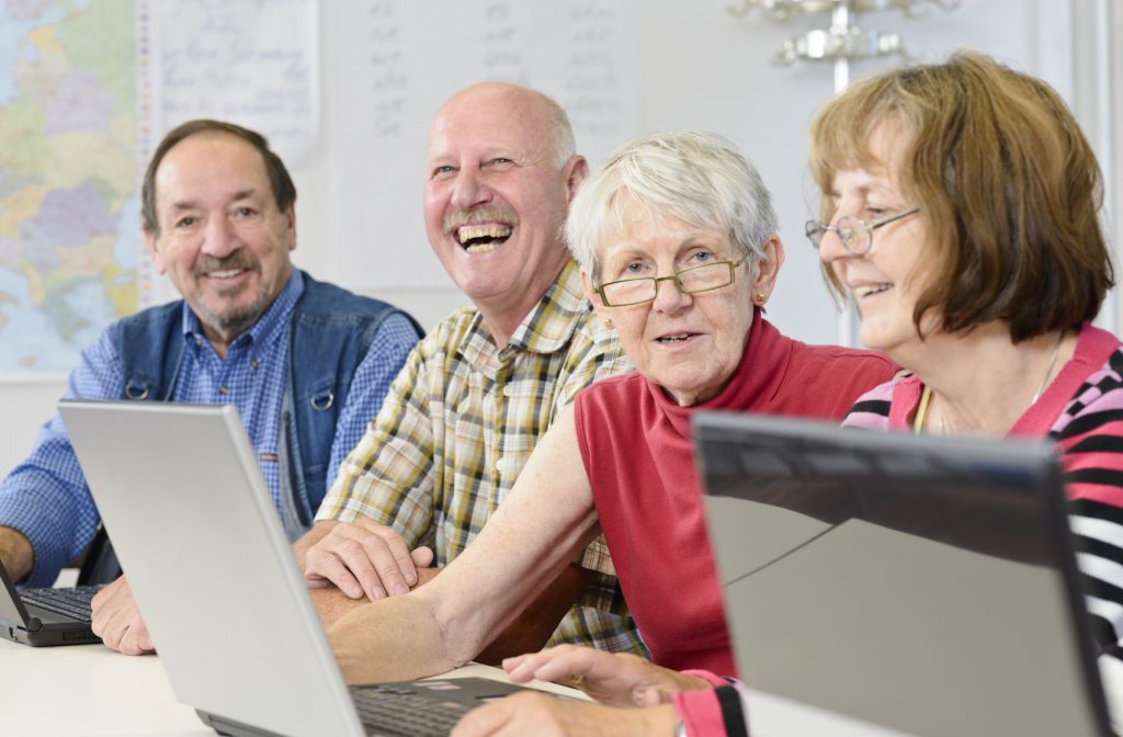 «Азбука интернета» поможет пенсионерам пользоваться государственными онлайн-сервисами