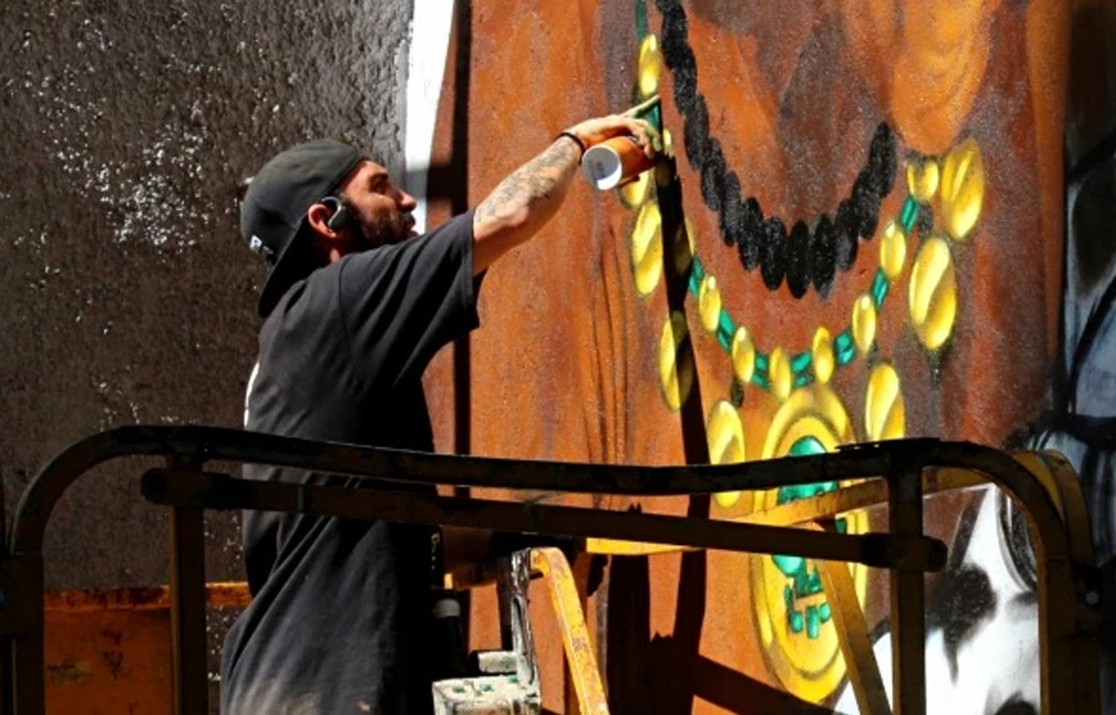 Мексиканский художник-монументалист в Новосибирске: In Graffiti we trust!