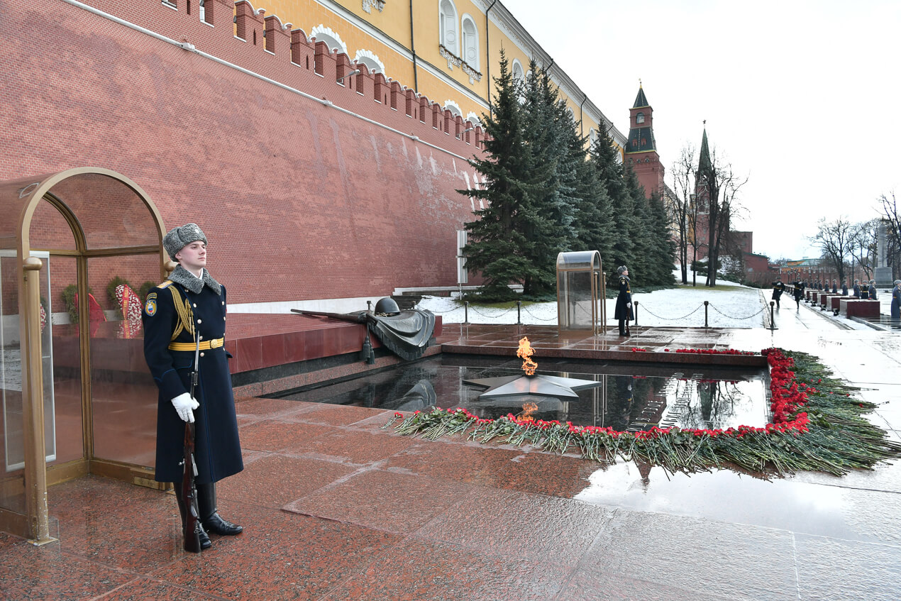 Неизвестный солдат памятник в москве фото