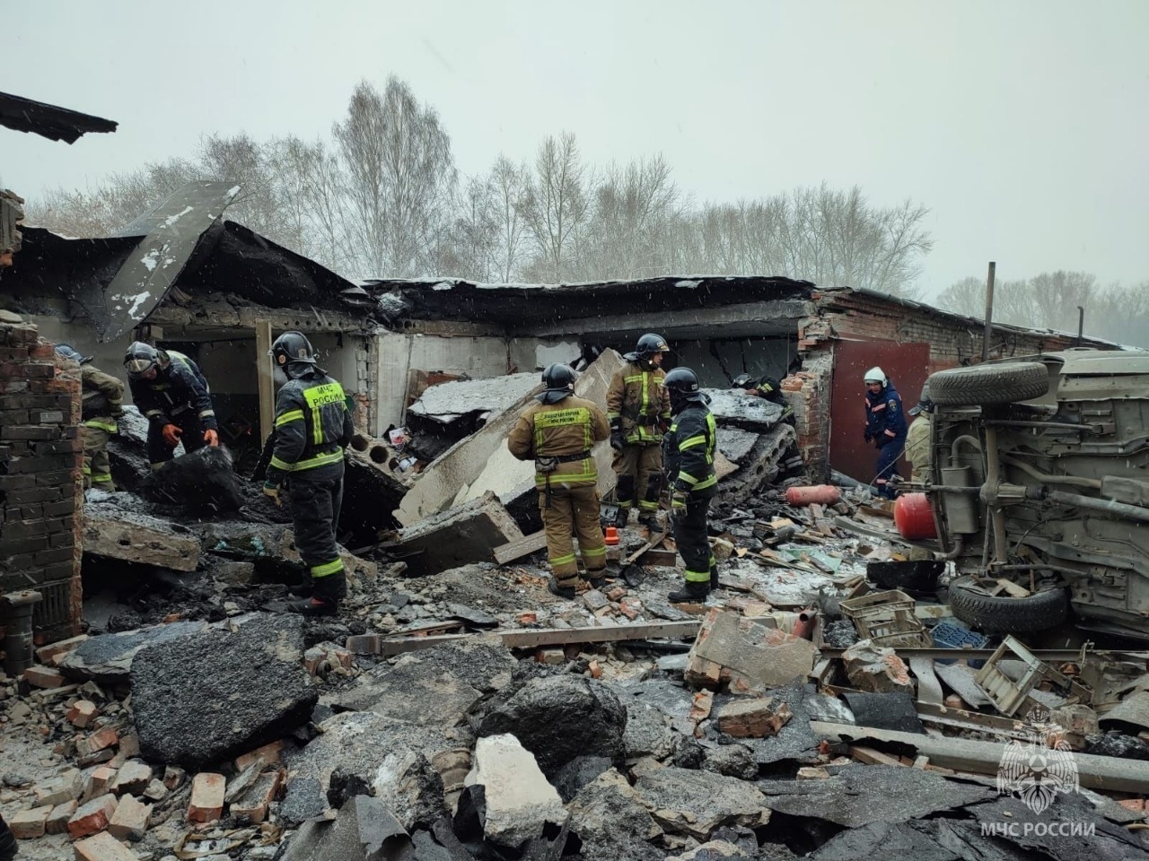 Взрыв газа в Новосибирске повредил 10 капитальных гаражей. Видео - Новая  Сибирь online