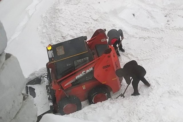 Локоть призвал к подвигу: убрать снег в Новосибирске до конца недели