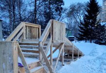 Незаконная детская горка таинственно исчезла в Новосибирске