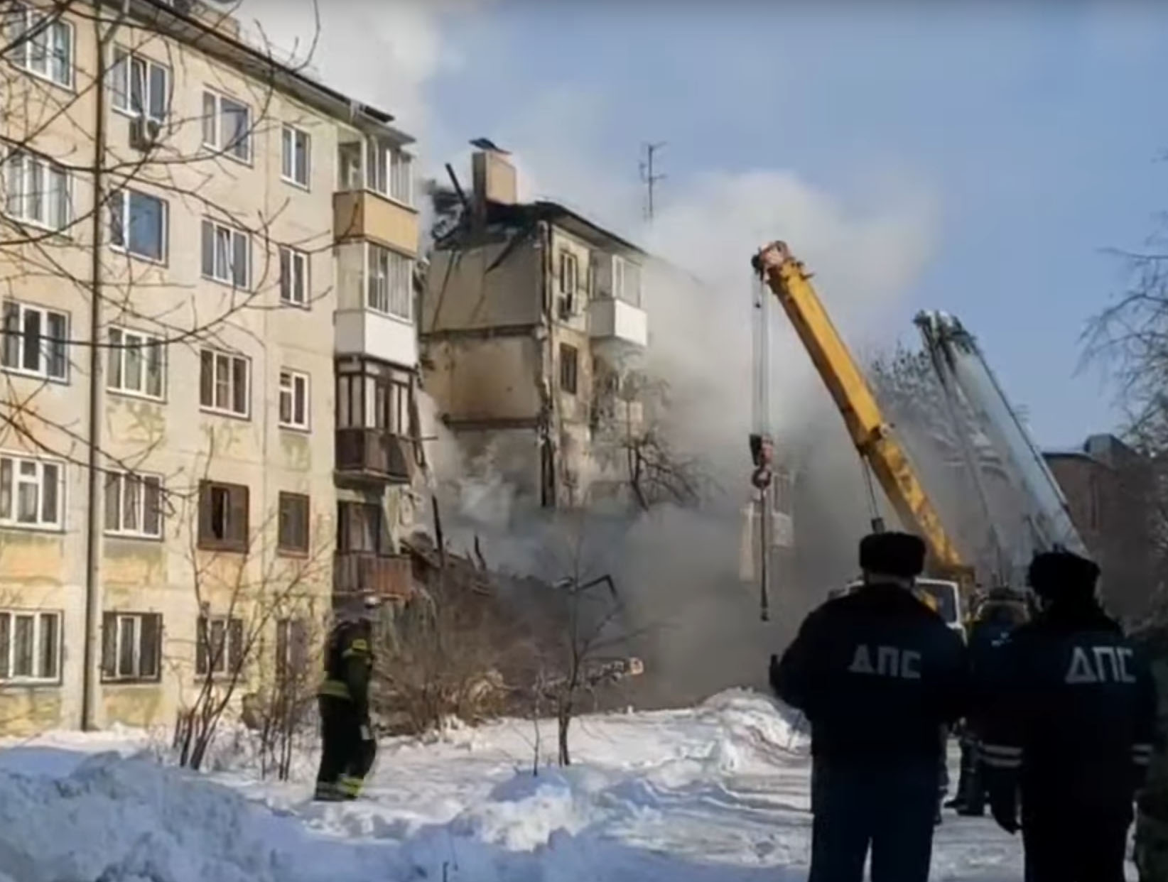 Взрыв газа в Новосибирске грозит обрушением еще одной части пятиэтажки