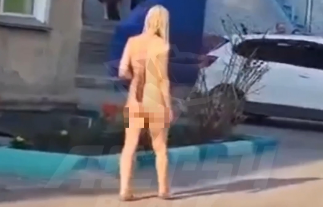 Абсолютно голые девушки на улице HD, онлайн видео