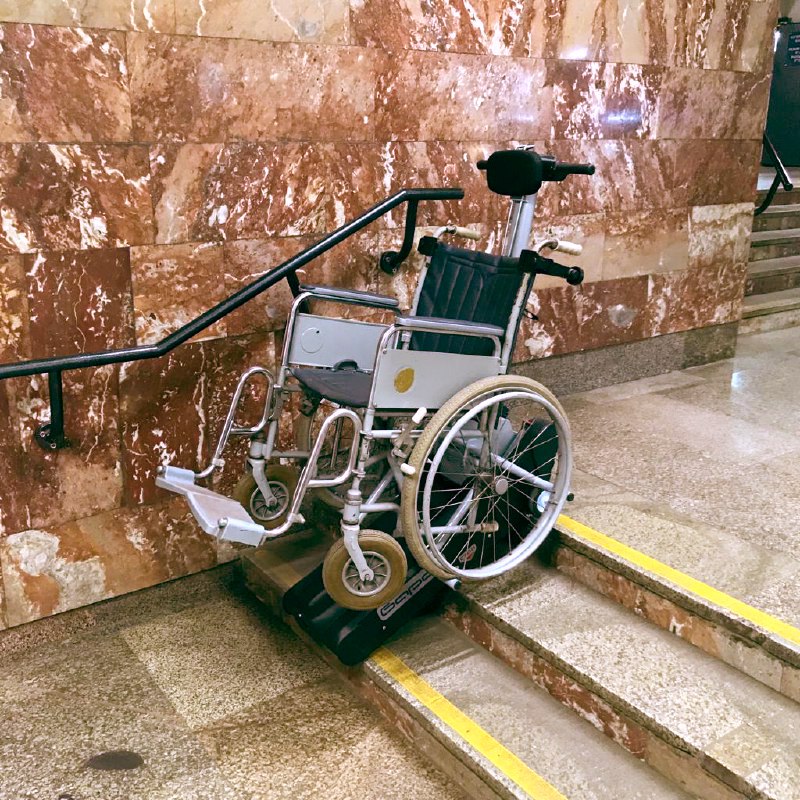 6 из 13 станций новосибирского метро оборудовали ступенькоходами для ...